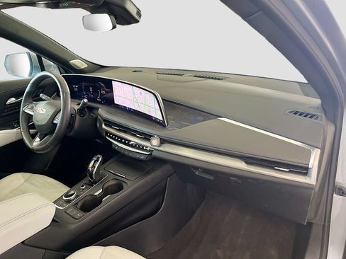 Used 2025 Cadillac XT4 Sport FWD image 31
