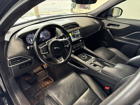 Used 2019 Jaguar F-PACE S image 12