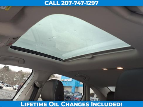 Used 2025 Volkswagen Jetta SE image 13