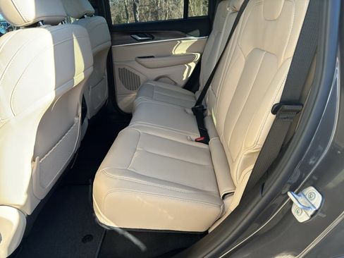 New 2025 Jeep Grand Cherokee Limited w/ Luxury Tech Group II RWD image 20