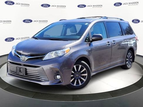 Used 2018 Toyota Sienna XLE Premium w/ Carpet Mat Package image 1
