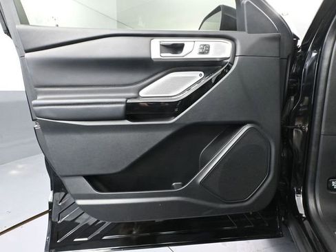 Used 2023 Ford Explorer Platinum w/ Technology Package image 19