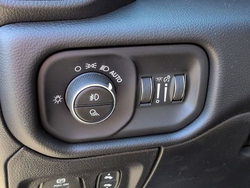 New 2026 RAM 1500 Laramie AWD/4WD image 18