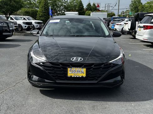 Used 2023 Hyundai Elantra SE FWD image 2