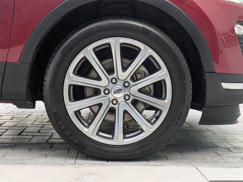 Used 2019 Ford Explorer Limited w/ Ford Safe & Smart Package image 11