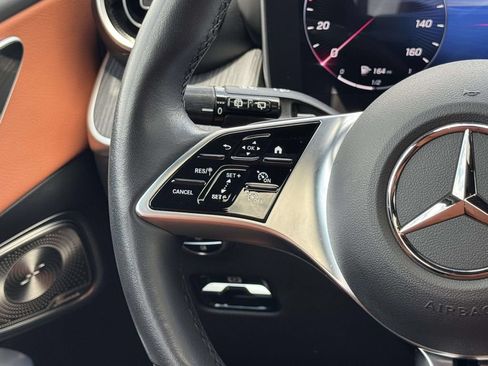 Used 2024 Mercedes-Benz GLC 300 4MATIC image 22