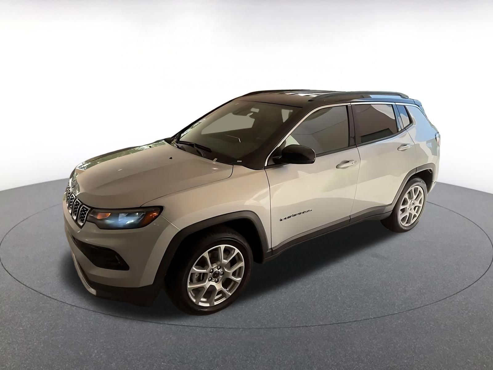 Used 2025 Jeep Compass Limited AWD/4WD image 7