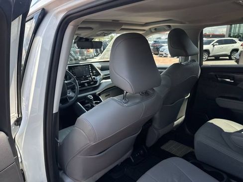 Used 2021 Toyota Highlander Limited AWD/4WD image 25