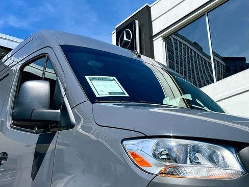 Used 2025 Mercedes-Benz Sprinter 2500 image 10