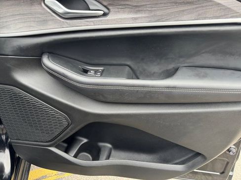 Used 2023 Jeep Grand Cherokee Limited w/ Black Appearance Package image 23