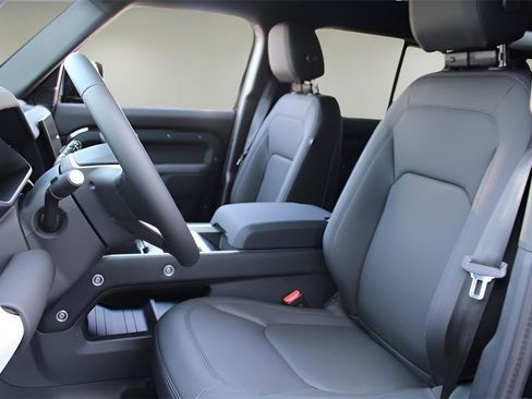 Used 2025 Land Rover Defender 110 S image 12