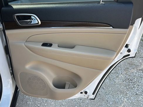 Used 2015 Jeep Grand Cherokee Limited w/ Trailer Tow Group IV image 15