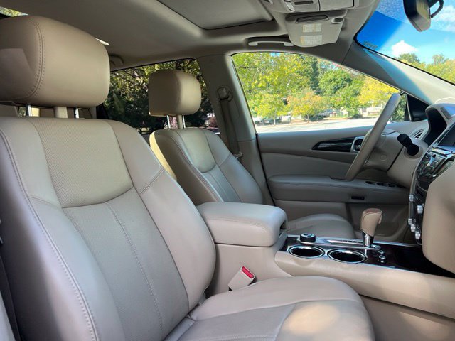 Used 2015 Nissan Pathfinder Platinum w/ Family Entertainment Package FWD image 24