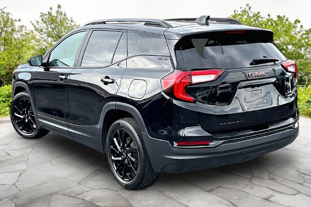 Used 2024 GMC Terrain SLE w/ Elevation Edition FWD image 11
