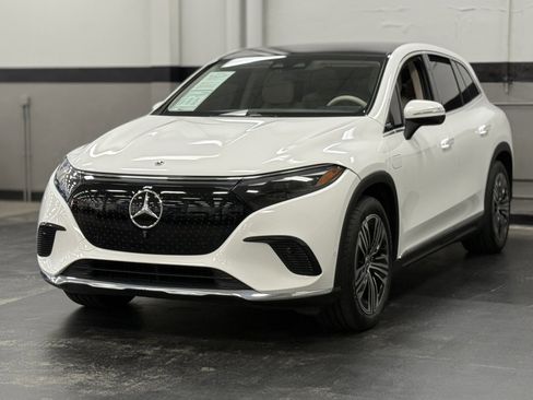 Used 2023 Mercedes-Benz EQS 450+ SUV image 8