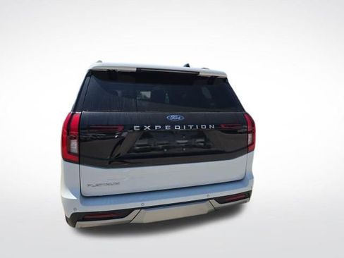 Used 2025 Ford Expedition Platinum image 4