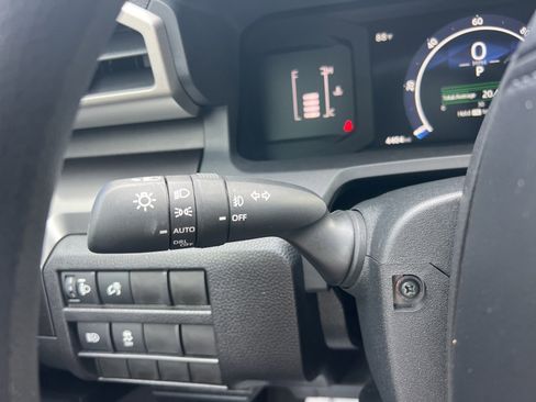 Used 2025 Toyota Tacoma SR5 AWD/4WD image 16