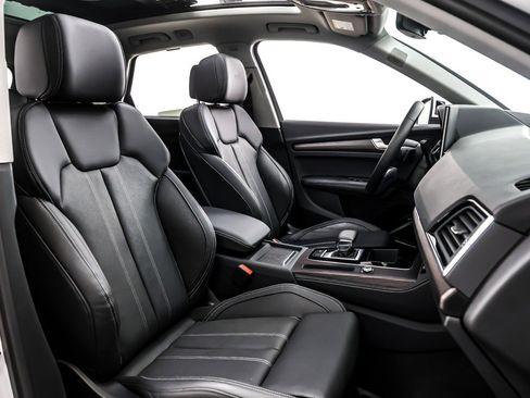 Used 2024 Audi Q5 e Prestige w/ Prestige Package image 8