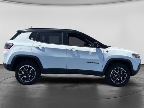 Used 2025 Jeep Compass Trailhawk AWD/4WD image 5