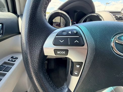 Used 2013 Toyota Highlander Limited AWD/4WD image 14
