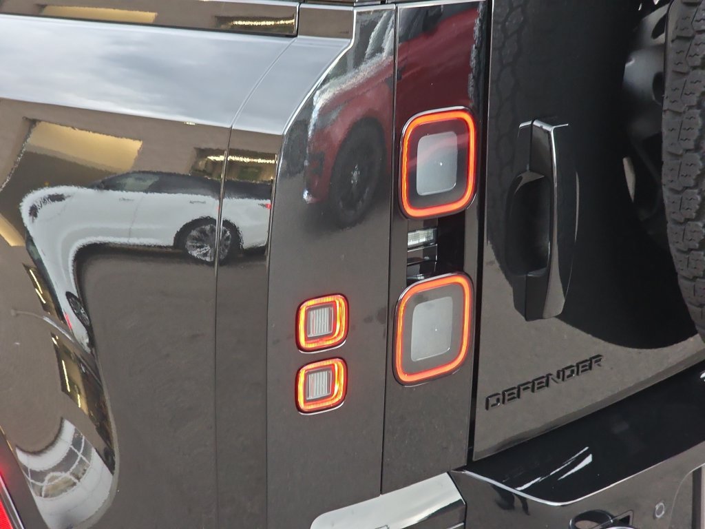 New 2026 Land Rover Defender 110 X-Dynamic SE AWD/4WD image 23
