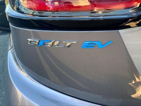Used 2023 Chevrolet Bolt LT w/ Infotainment Package FWD image 18