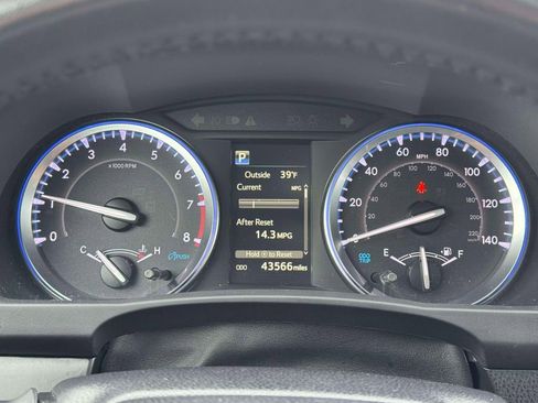 Used 2019 Toyota Highlander SE image 25