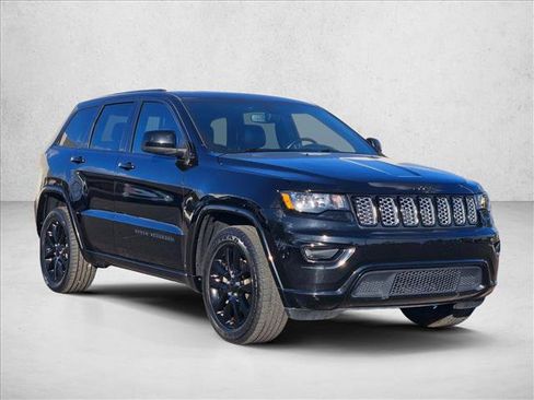 Used 2019 Jeep Grand Cherokee Altitude AWD/4WD image 3