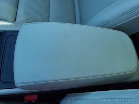 Used 2023 Volvo XC40 B5 Plus image 24