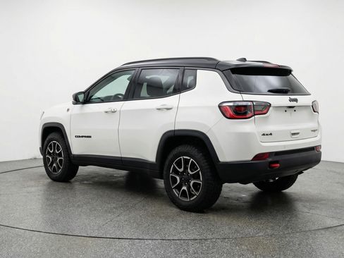 Used 2025 Jeep Compass Trailhawk AWD/4WD image 6