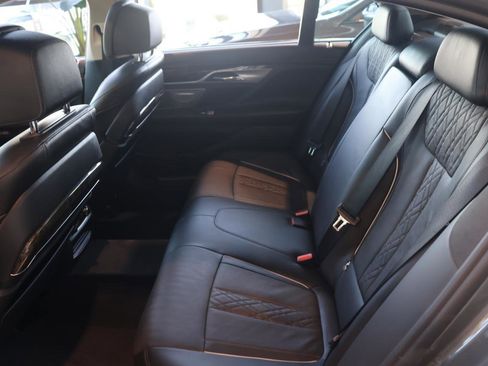 Used 2018 BMW 740i image 25