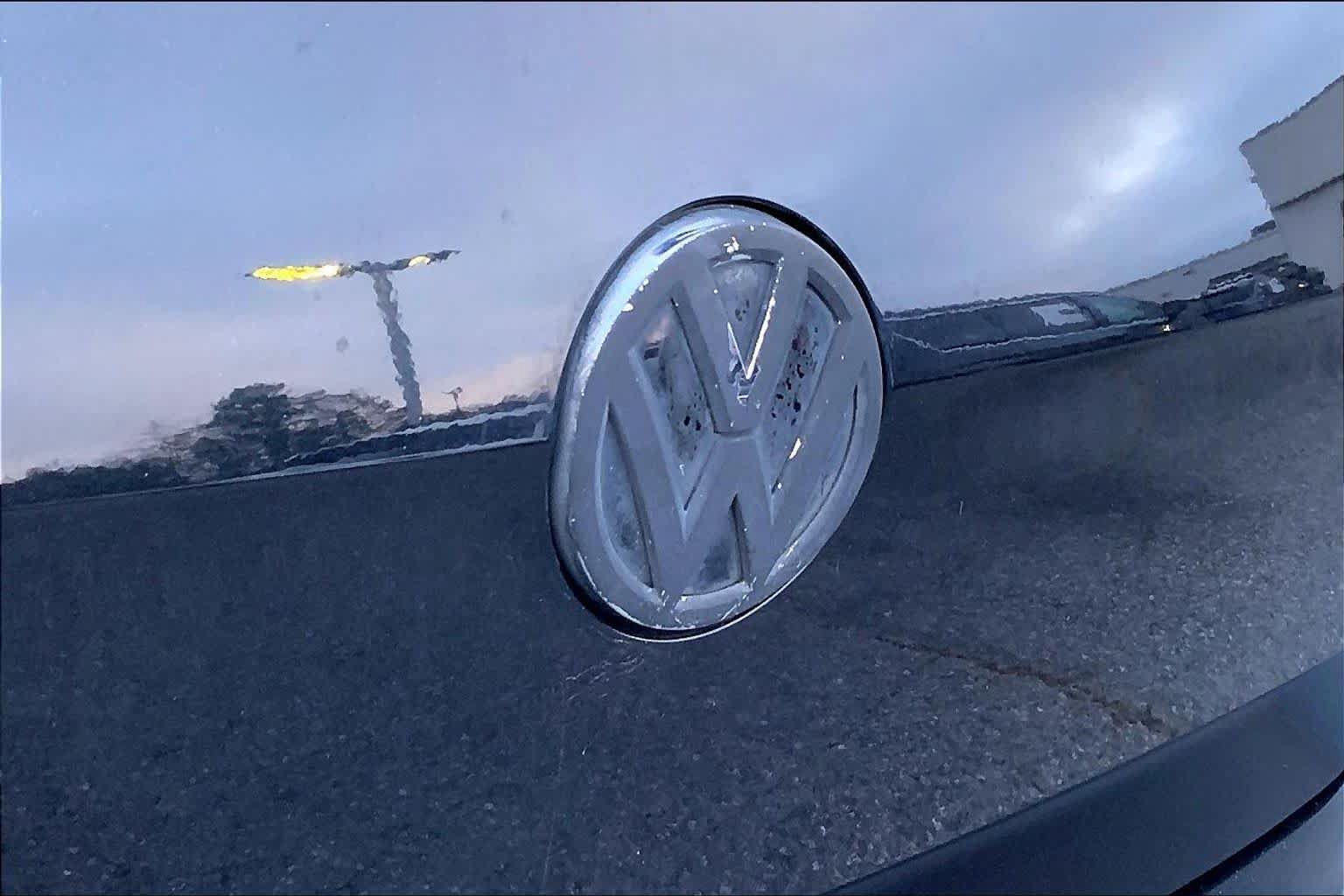 Used 2017 Volkswagen GTI SE FWD image 7