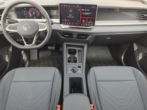 New 2026 Volkswagen Tiguan SE FWD image 21