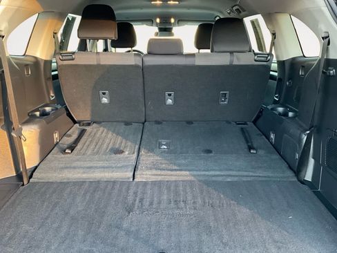 Used 2022 Toyota Highlander LE image 29