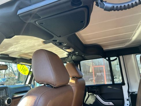 Used 2017 Jeep Wrangler Unlimited Rubicon w/ Dual Top Group image 30