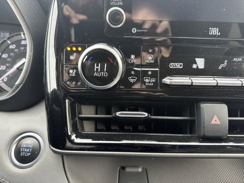 Used 2021 Toyota Highlander Limited image 32