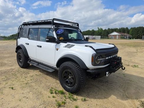 Used 2024 Ford Bronco Badlands AWD/4WD image 3