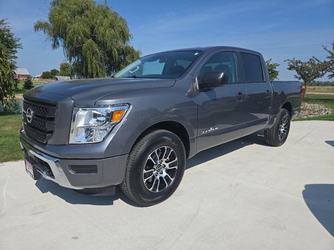Used 2024 Nissan Titan SV image 1