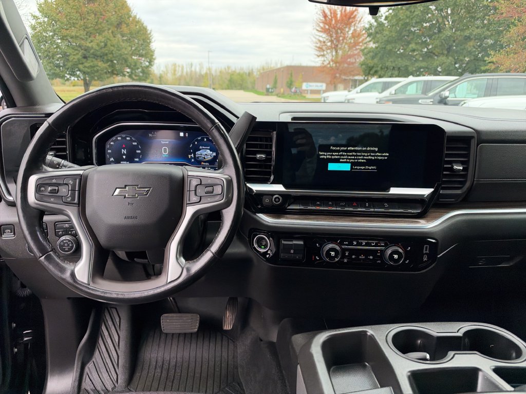 Certified 2022 Chevrolet Silverado 1500 RST w/ Z71 Off-Road Package AWD/4WD image 4
