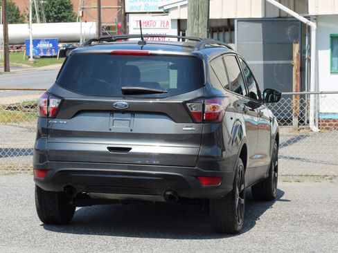 Used 2018 Ford Escape SE w/ SE Sport Appearance Package AWD/4WD image 8