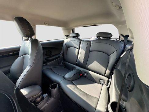 Used 2017 MINI Cooper S image 9