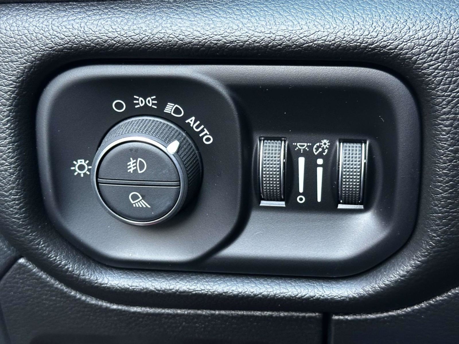 Used 2025 RAM 1500 Big Horn AWD/4WD image 23