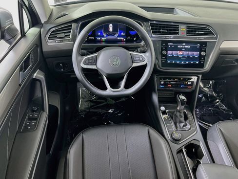Used 2023 Volkswagen Tiguan SE AWD/4WD image 22