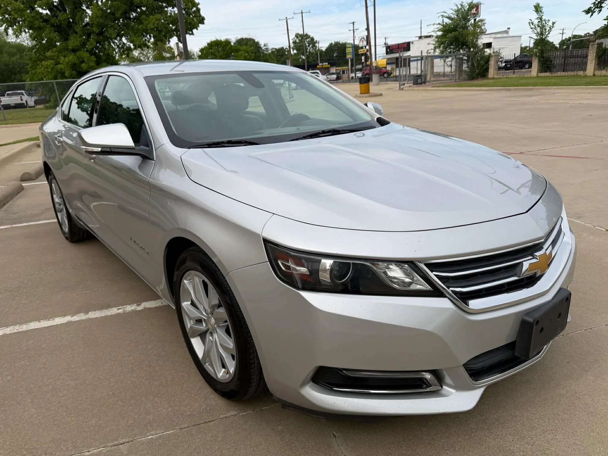 Used 2019 Chevrolet Impala LT FWD image 3