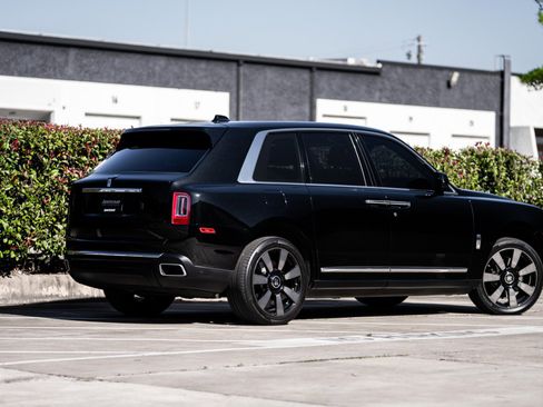 Used 2023 Rolls-Royce Cullinan image 2