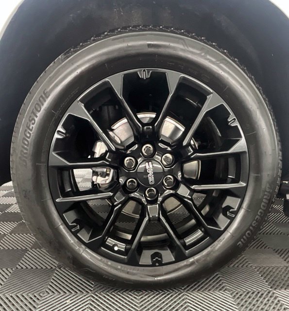 Used 2025 GMC Yukon AT4 Ultimate w/ LPO, Floor Liner Package AWD/4WD image 28
