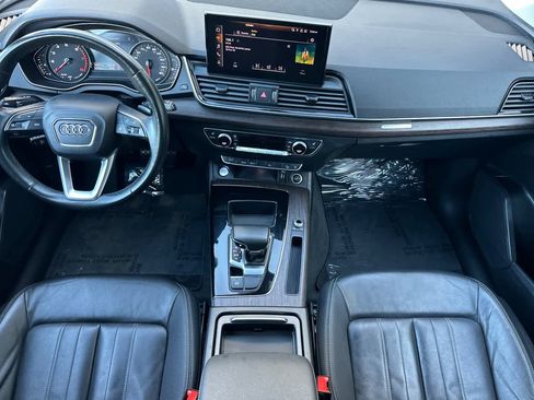 Used 2021 Audi Q5 Premium w/ Convenience Package image 3