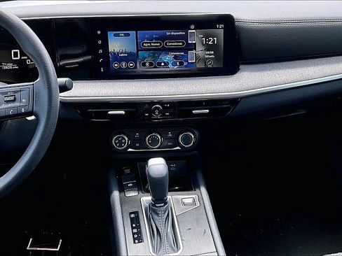 Used 2025 Nissan Kicks SV FWD image 5
