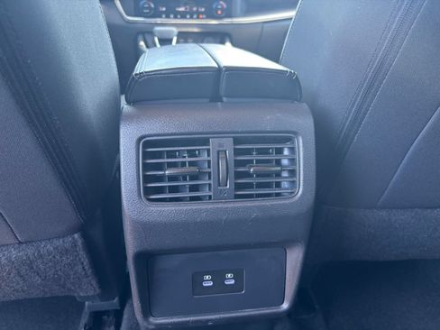 Used 2025 Nissan Rogue SV FWD image 24