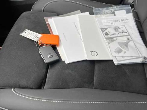 Used 2023 Volvo XC40 Recharge Ultimate w/ Protection Package Premier image 3